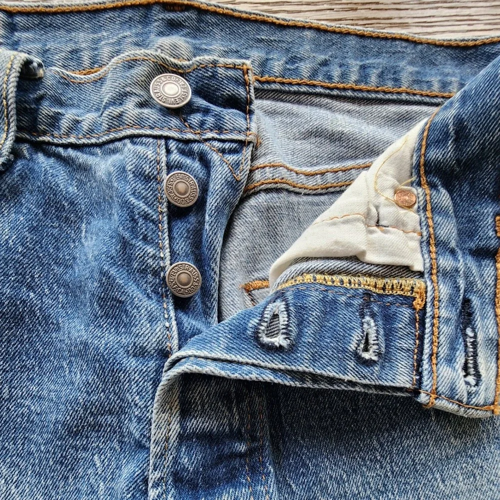 VTG INSPIRED Levis 501 Distressed Button Fly Jeans.Y2K Streetwear Ingritty boho